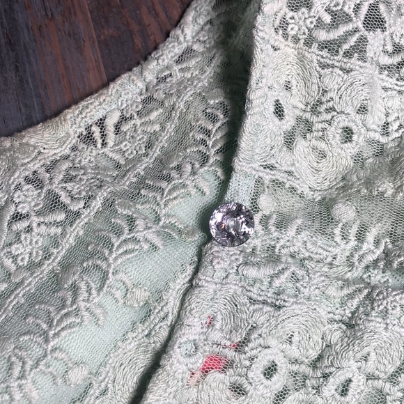 Gorgeous lace trim girls dress - Picture 9 of 10